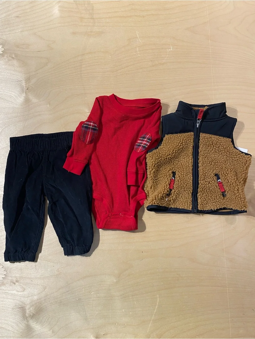Carter's Kids' Teddy Fleece Vest with matching outfit - 6 Months (Z)